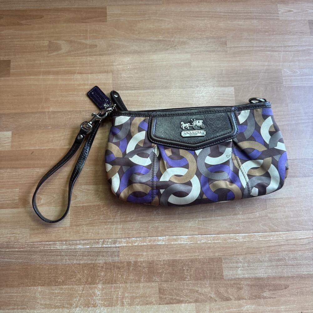 Coach Madison Chainlink Op Art Wristlet,